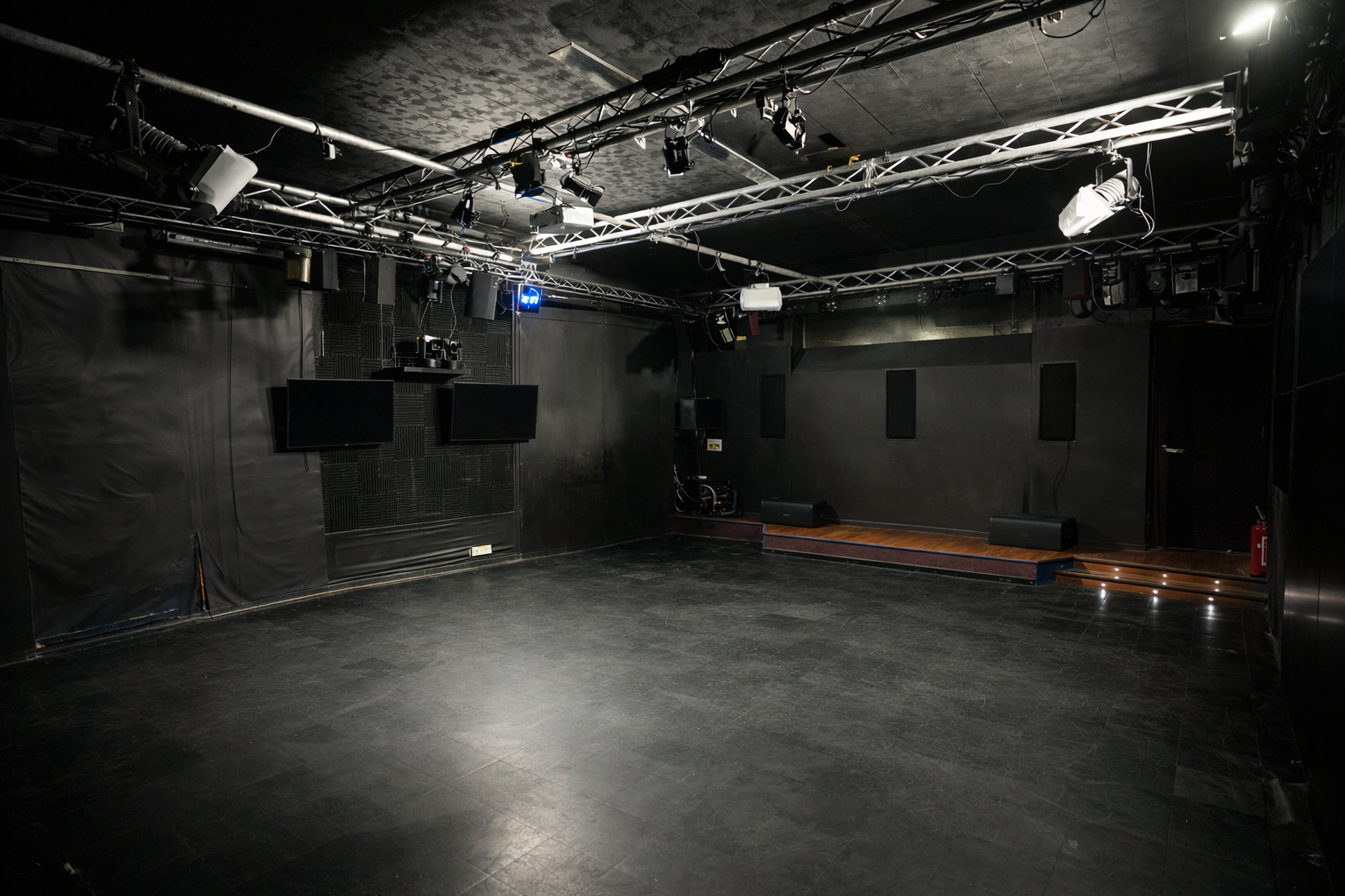 Création et adaptation de décors aux Studios de l'Astrolabe